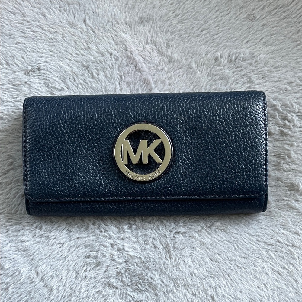 🌸Michael Kors Navy Leather Wallet with Silver Logo